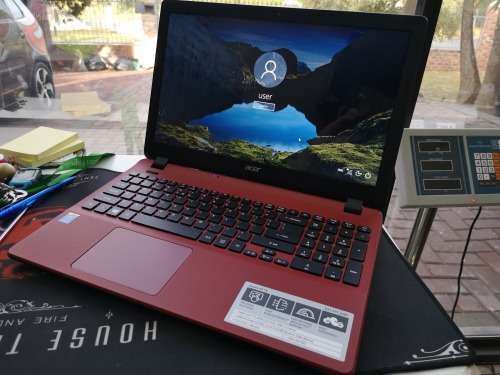 *Beautiful Red**AS NEW*ACER ASPIRE E15*i3-5005U*4GB*1000GB HDD*HD